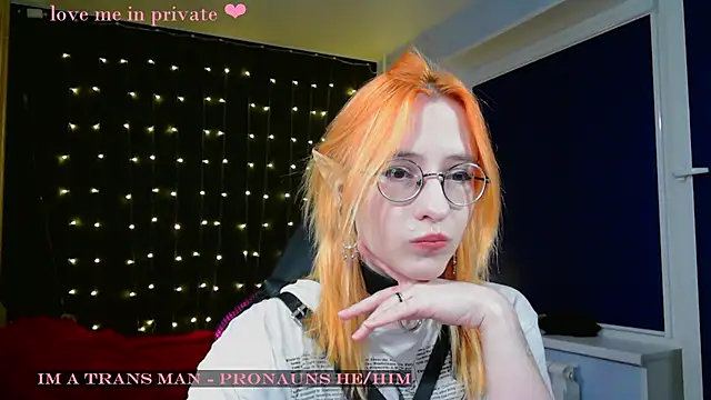 Snapshot of Honelin chatting on 02.03.25 Honelin online show from 02.03.25