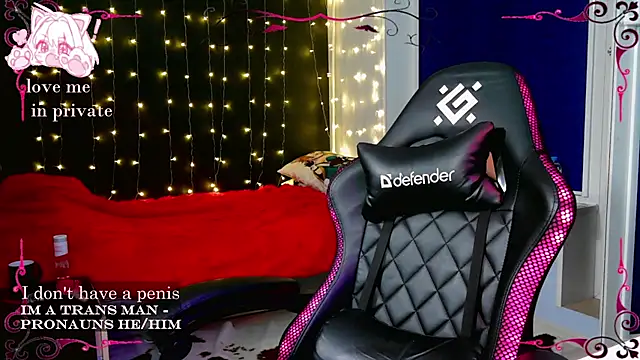 Snapshot of Honelin chatting on 03.03.25 Honelin online show from 03.03.25