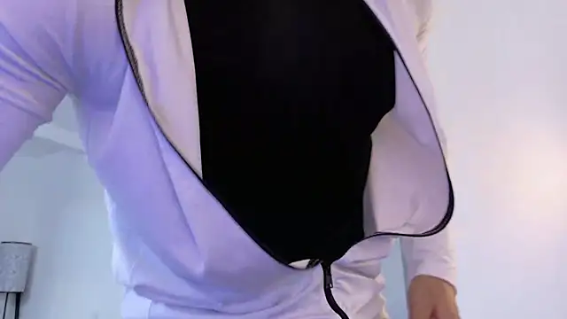 Snapshot of tony_muscle chatting on 10.29.25 tony muscle online show from 10.29.25