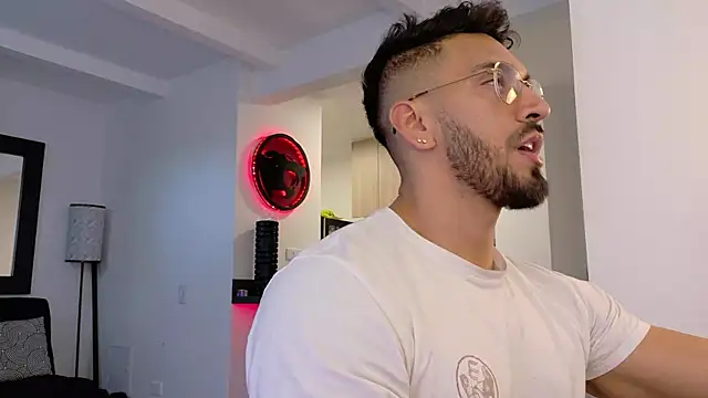 Snapshot of tony_muscle chatting on 10.30.25 tony muscle online show from 10.30.25