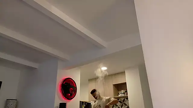 Snapshot of tony_muscle chatting on 11.24.25 tony muscle online show from 11.24.25