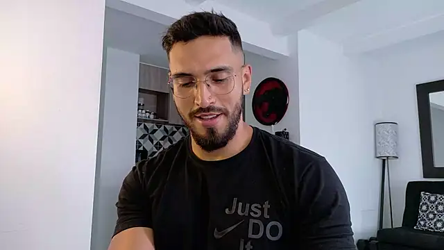 Snapshot of tony_muscle chatting on 01.08.26 tony muscle online show from 01.08.26