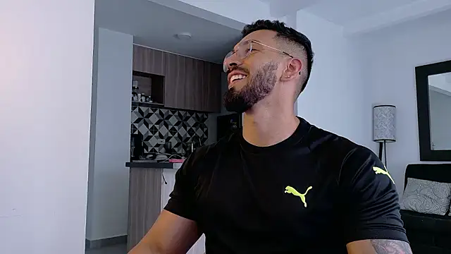 Snapshot of tony_muscle chatting on 01.11.26 tony muscle online show from 01.11.26