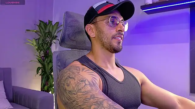 Snapshot of tony_muscle chatting on 06.29.26 tony muscle online show from 06.29.26