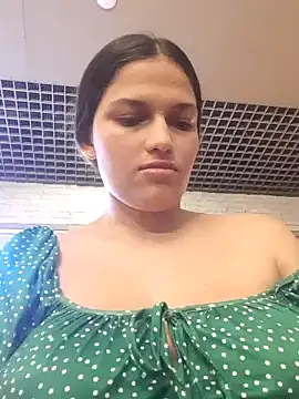 Snapshot of girl_milk1 chatting on 12.13.24 girl milk1 online show from 12.13.24