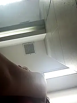 Snapshot of girl_milk1 chatting on 03.22.25 girl milk1 online show from 03.22.25