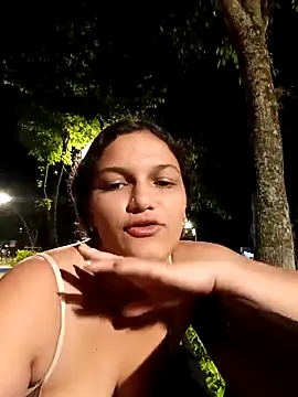 Snapshot of girl_milk1 chatting on 10.27.25 girl milk1 online show from 10.27.25