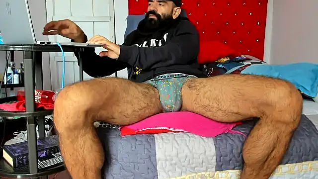 Snapshot of Chriss_evanss_ chatting on 12.21.25 Chriss evanss online show from 12.21.25