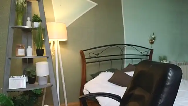 AuroraAksnesss online show from 03.05.25