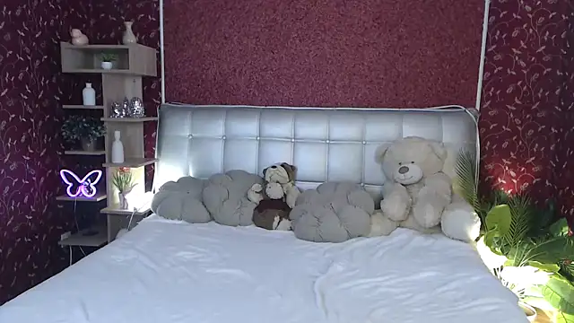 AuroraAksnesss online show from 09.11.25