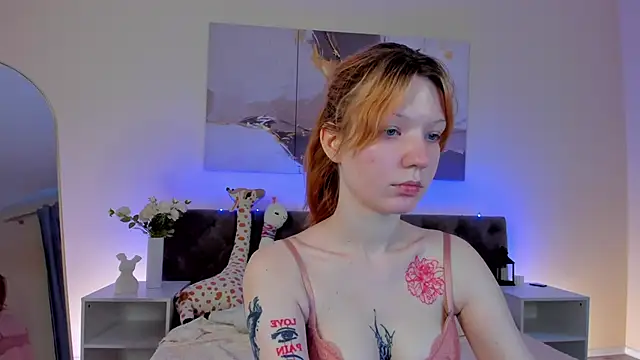 Snapshot of Linablueeyed chatting on 05.30.26 Linablueeyed online show from 05.30.26