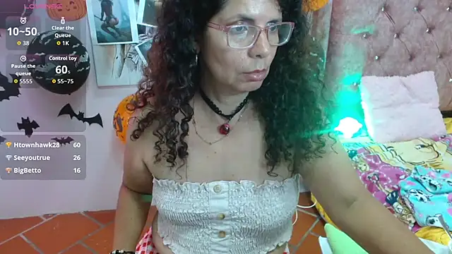 Snapshot of sila_bolum chatting on 10.19.25 sila bolum online show from 10.19.25
