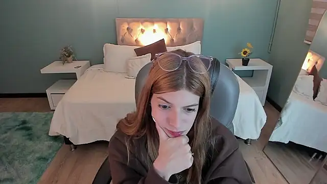 Snapshot of Nora_Vennucci chatting on 01.31.26 Nora Vennucci online show from 01.31.26