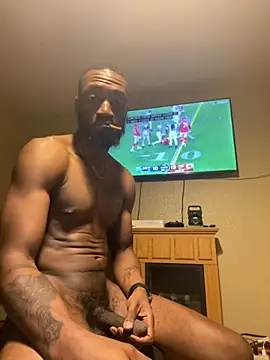 Snapshot of prettyrichie chatting on 10.13.25 prettyrichie online show from 10.13.25