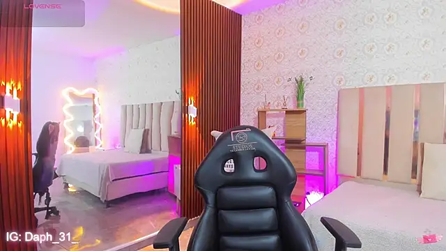 Daphnne tay online show from 10.01.25