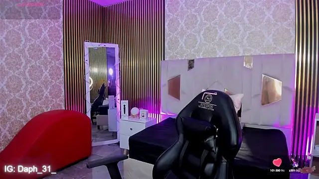 Daphnne tay online show from 10.10.25