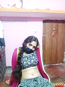 Snapshot of Cute-Simmi chatting on 12.16.24 Cute-Simmi online show from 12.16.24