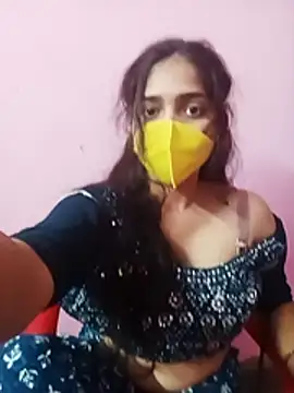 Snapshot of Cute-Simmi chatting on 12.15.25 Cute-Simmi online show from 12.15.25