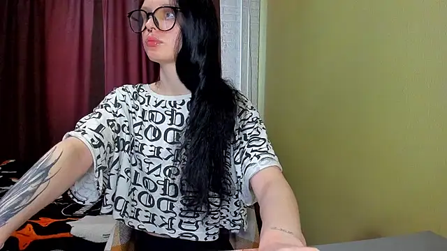 Hi Kitti online show from 03.11.25