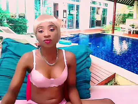 Snapshot of EbonyCreamy69 chatting on 02.12.25 EbonyCreamy69 online show from 02.12.25