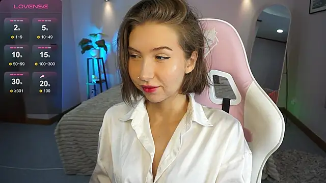 LinaSiren online show from 01.13.25