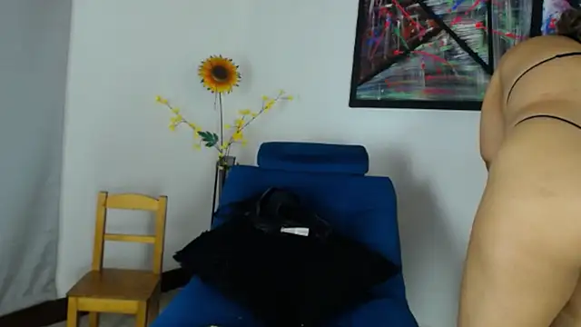 Snapshot of Iivana_19 chatting on 03.19.25 Iivana 19 online show from 03.19.25