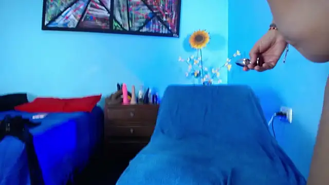 Snapshot of Iivana_19 chatting on 11.18.25 Iivana 19 online show from 11.18.25