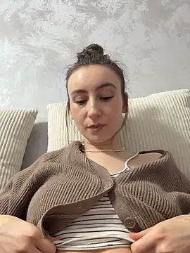 viviandaimond1 online show from 11.20.25