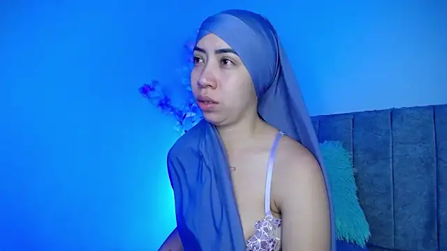 Snapshot of Sweet_hot_mia chatting on 05.10.26 Sweet hot mia online show from 05.10.26