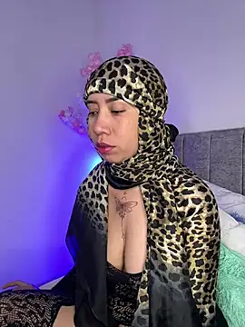 Snapshot of Sweet_hot_mia chatting on 05.19.26 Sweet hot mia online show from 05.19.26