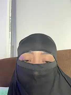 Snapshot of Sweet_hot_mia chatting on 05.25.26 Sweet hot mia online show from 05.25.26