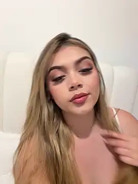 thaliafox  online show from 03.20.25