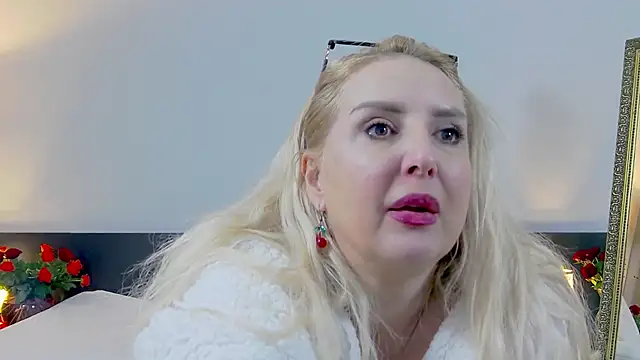 Snapshot of MariaRichi_ chatting on 02.22.25 MariaRichi  online show from 02.22.25