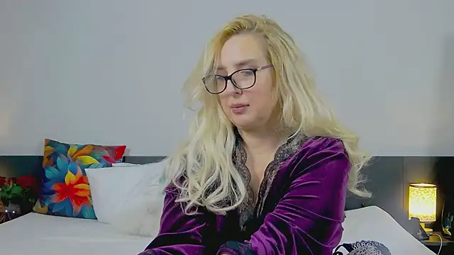 Snapshot of MariaRichi_ chatting on 02.27.25 MariaRichi  online show from 02.27.25