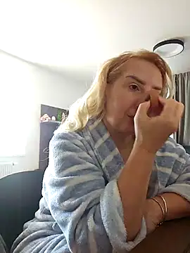 Snapshot of MariaRichi_ chatting on 03.06.25 MariaRichi  online show from 03.06.25