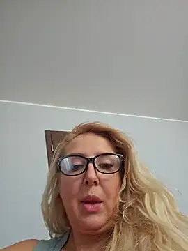 Snapshot of MariaRichi_ chatting on 03.15.25 MariaRichi  online show from 03.15.25