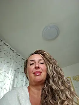 Snapshot of MariaRichi_ chatting on 09.27.25 MariaRichi  online show from 09.27.25