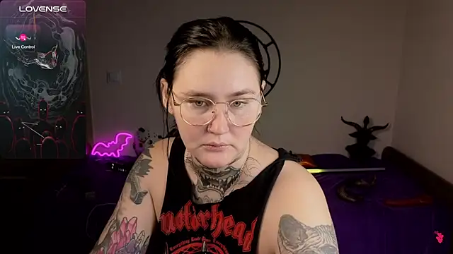 Snapshot of Emmybrightj_ chatting on 12.18.25 Emmybrightj online show from 12.18.25