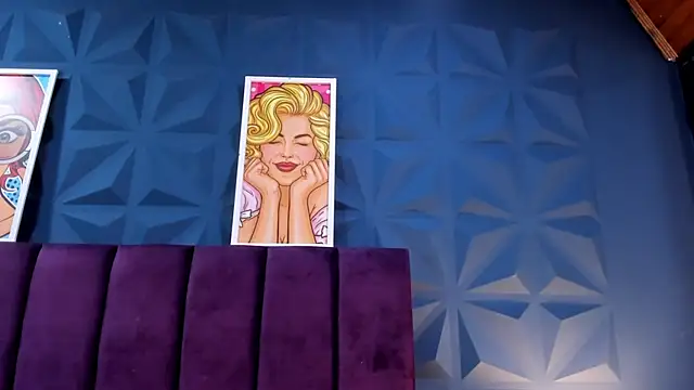 NicoleJonss online show from 04.25.26