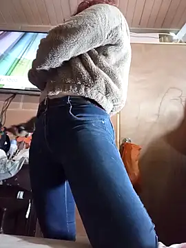 Snapshot of Rachhelle__ chatting on 10.15.25 Rachhelle online show from 10.15.25