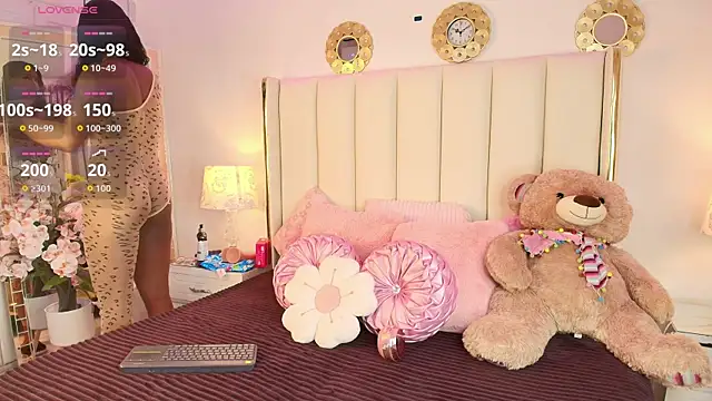 Snapshot of evangelin_ts chatting on 05.21.26 evangelin ts online show from 05.21.26