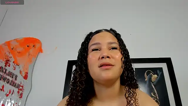 Snapshot of zoee_lovv chatting on 10.24.25 zoee lovv online show from 10.24.25