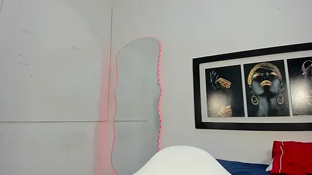 Snapshot of zoee_lovv chatting on 12.18.25 zoee lovv online show from 12.18.25