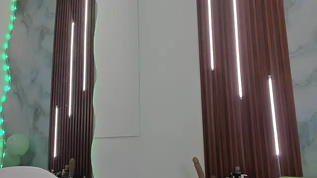 Snapshot of zoee_lovv chatting on 03.18.26 zoee lovv online show from 03.18.26