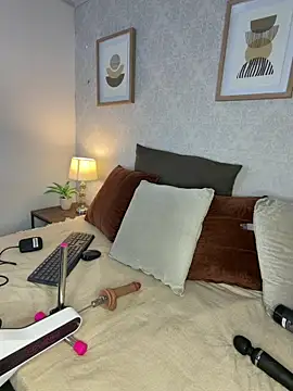 Caroline dh online show from 05.19.26