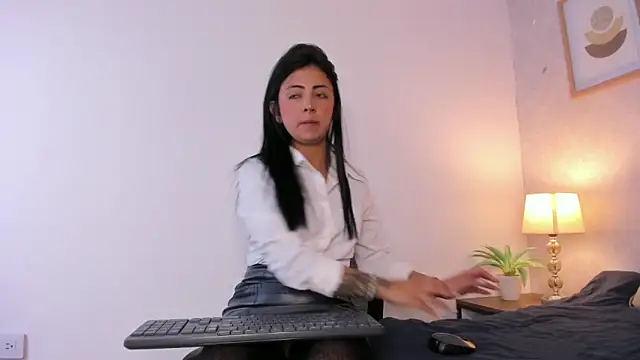 Caroline dh online show from 05.29.26