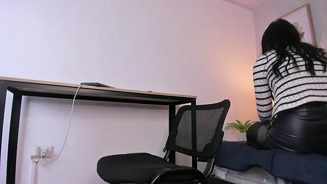 Caroline dh online show from 06.13.26