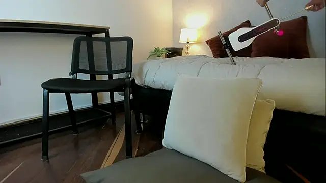 Caroline dh online show from 06.25.26