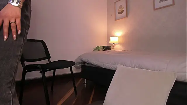 Caroline dh online show from 06.26.26