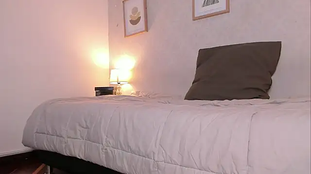 Caroline dh online show from 08.04.26
